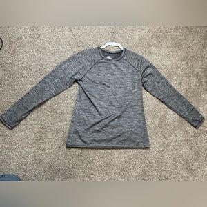 Cuddle Duds. Climate right long sleeve with thumb hole. Size large.